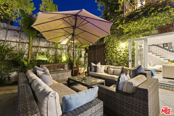 5176 Don Pio Drive, Woodland Hills, California 91364