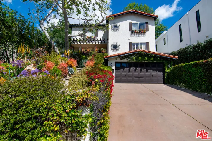 5176 Don Pio Drive, Woodland Hills, California 91364