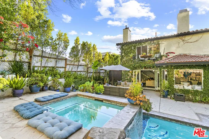 5176 Don Pio Drive, Woodland Hills, California 91364