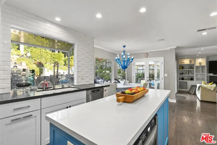 5176 Don Pio Drive, Woodland Hills, California 91364