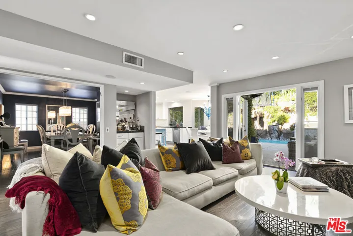5176 Don Pio Drive, Woodland Hills, California 91364