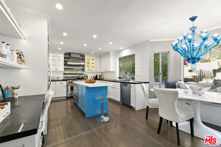 5176 Don Pio Drive, Woodland Hills, California 91364