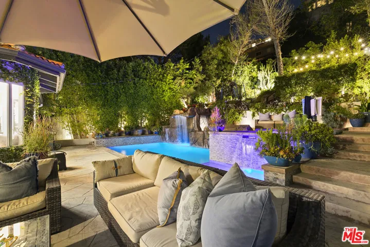 5176 Don Pio Drive, Woodland Hills, California 91364