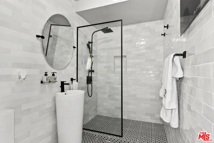 5176 Don Pio Drive, Woodland Hills, California 91364