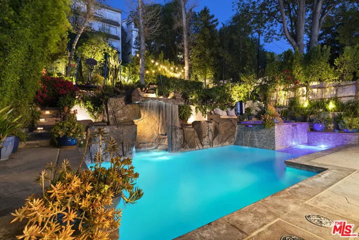 5176 Don Pio Drive, Woodland Hills, California 91364