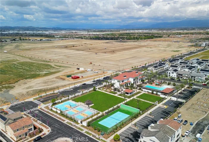 Club on Main Outdoor Amenities