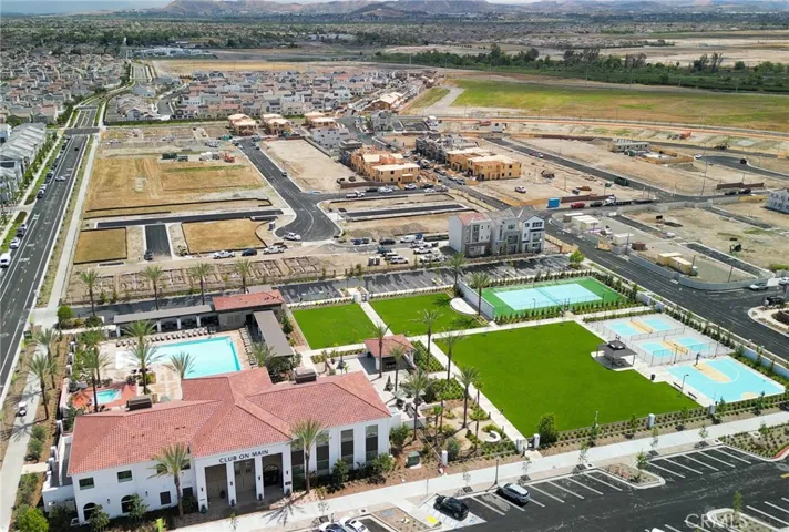 Club on Main Outdoor Amenities