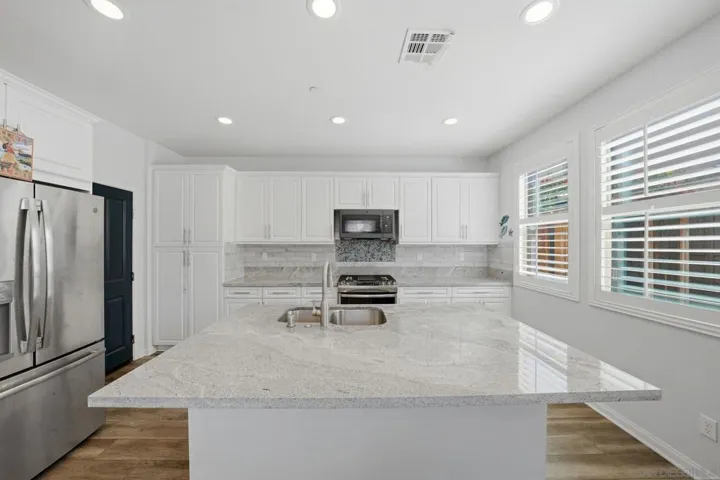 1027 Swaying Palms Way W, San Diego, California 92154