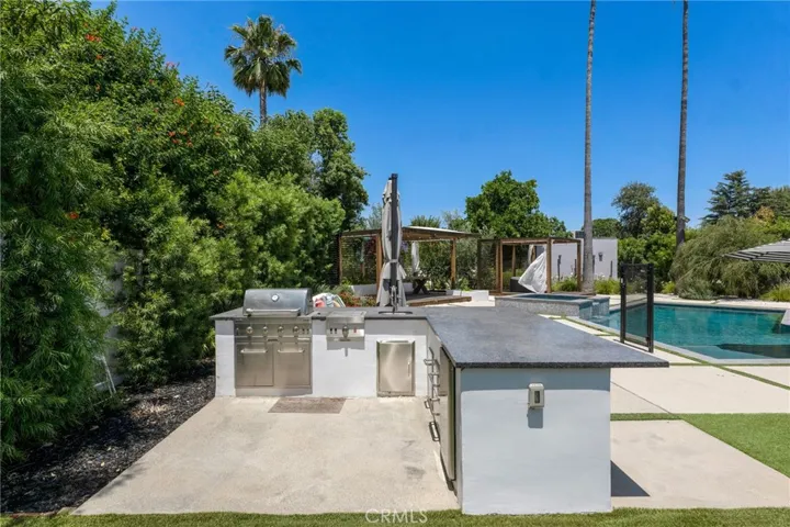 23051 Burbank Boulevard, Woodland Hills, California 91367