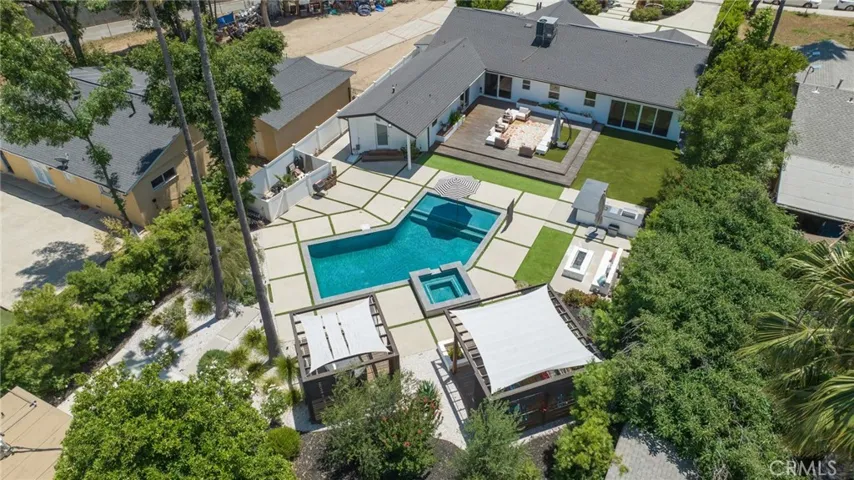 23051 Burbank Boulevard, Woodland Hills, California 91367