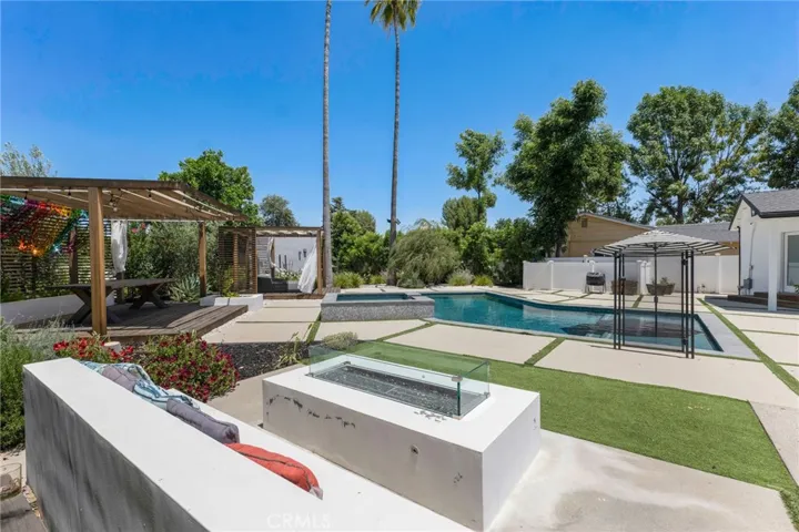 23051 Burbank Boulevard, Woodland Hills, California 91367