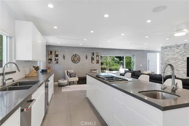 23051 Burbank Boulevard, Woodland Hills, California 91367