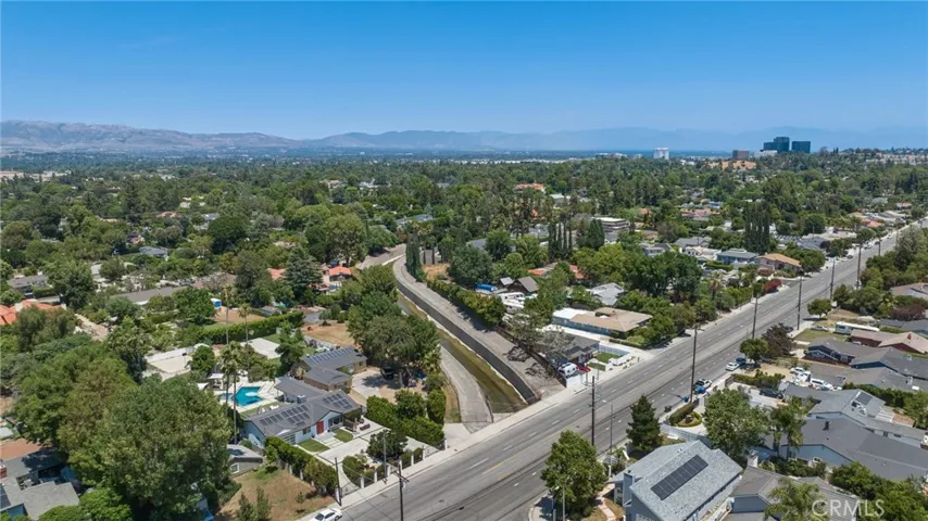 23051 Burbank Boulevard, Woodland Hills, California 91367