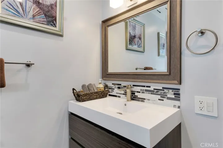 23051 Burbank Boulevard, Woodland Hills, California 91367