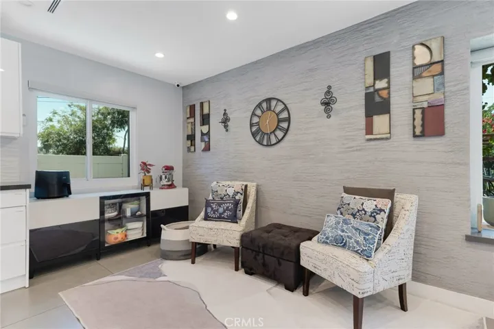 23051 Burbank Boulevard, Woodland Hills, California 91367
