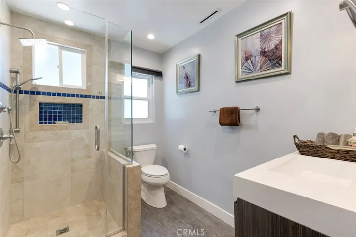 23051 Burbank Boulevard, Woodland Hills, California 91367