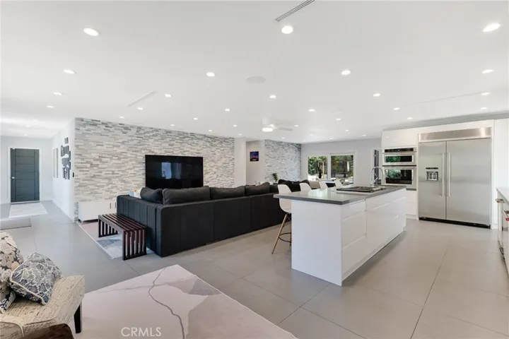 23051 Burbank Boulevard, Woodland Hills, California 91367