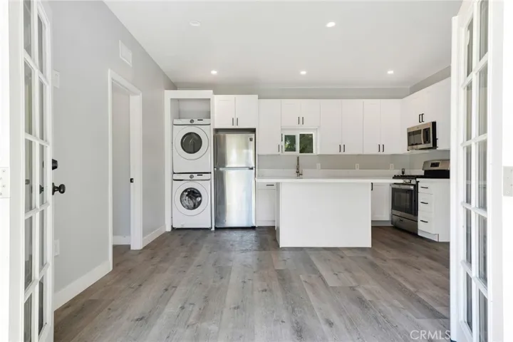 23051 Burbank Boulevard, Woodland Hills, California 91367