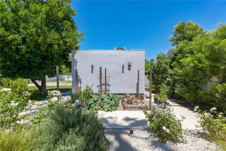23051 Burbank Boulevard, Woodland Hills, California 91367