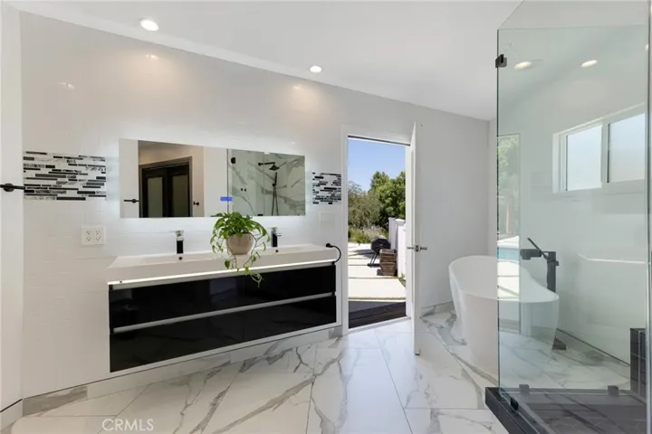 23051 Burbank Boulevard, Woodland Hills, California 91367