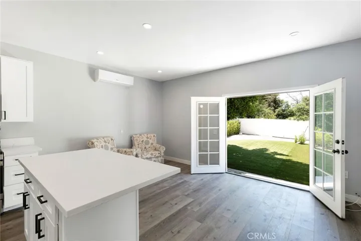 23051 Burbank Boulevard, Woodland Hills, California 91367