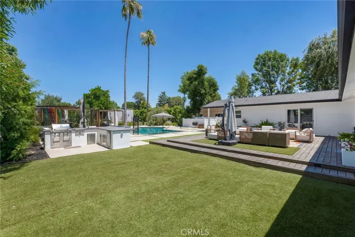 23051 Burbank Boulevard, Woodland Hills, California 91367