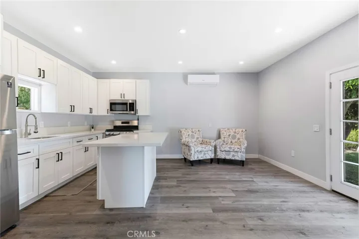 23051 Burbank Boulevard, Woodland Hills, California 91367