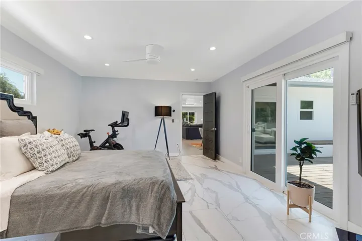 23051 Burbank Boulevard, Woodland Hills, California 91367