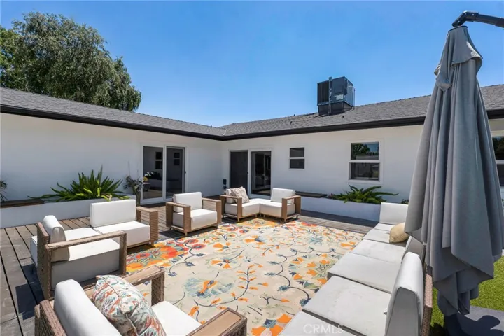 23051 Burbank Boulevard, Woodland Hills, California 91367