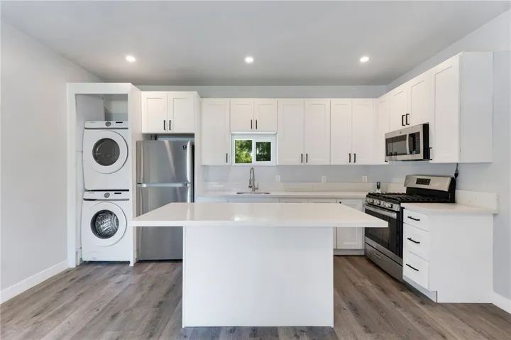 23051 Burbank Boulevard, Woodland Hills, California 91367
