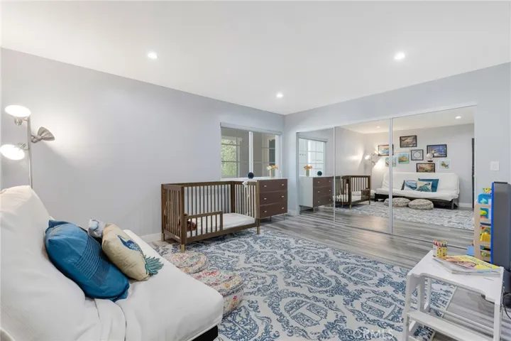 23051 Burbank Boulevard, Woodland Hills, California 91367