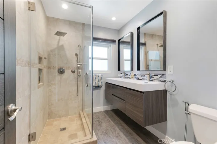 23051 Burbank Boulevard, Woodland Hills, California 91367