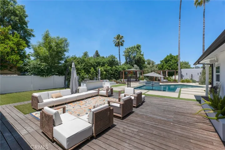 23051 Burbank Boulevard, Woodland Hills, California 91367