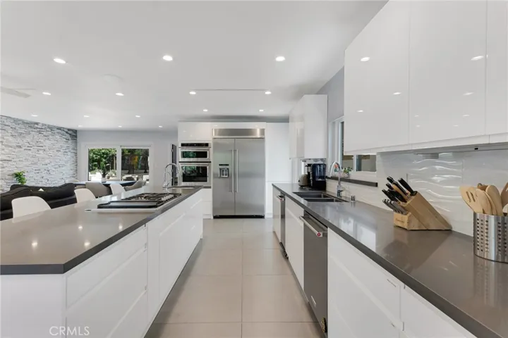 23051 Burbank Boulevard, Woodland Hills, California 91367