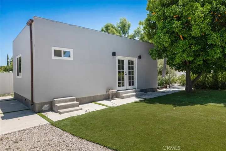 23051 Burbank Boulevard, Woodland Hills, California 91367