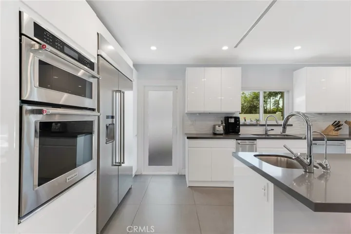 23051 Burbank Boulevard, Woodland Hills, California 91367