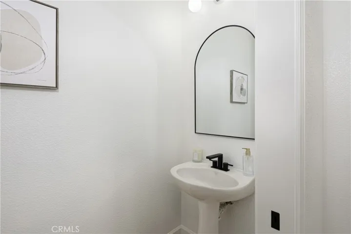 Downstairs 1/2 Bath