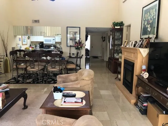 Living Room/Dining Area