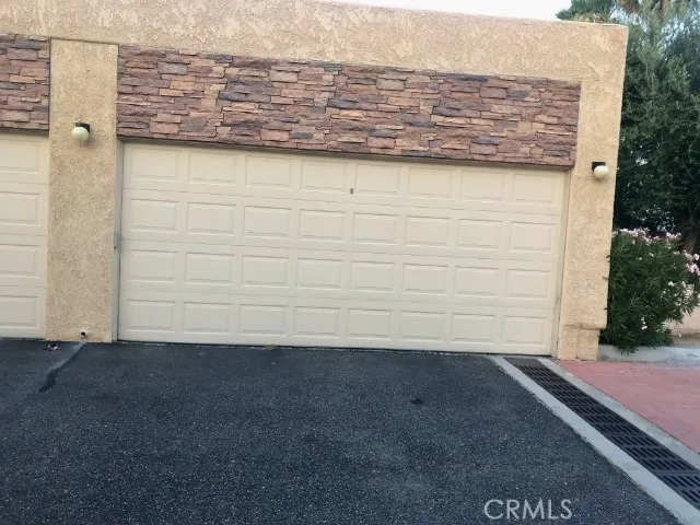 Detached Garage w/Opener