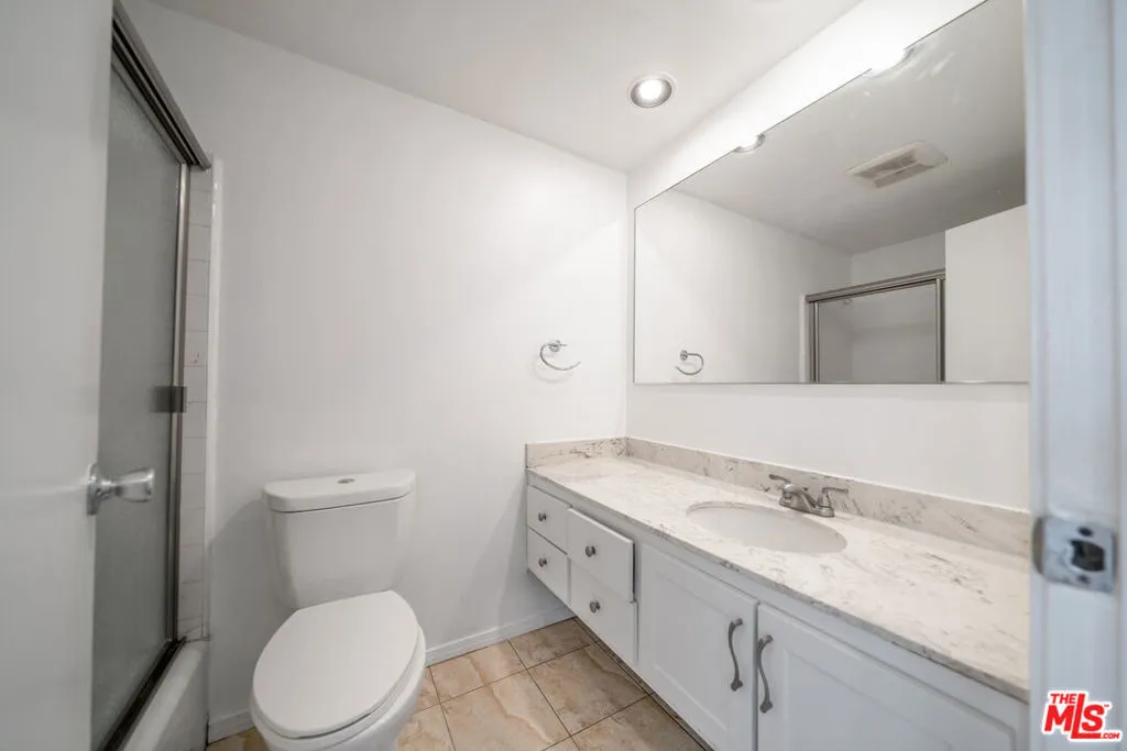 2nd Bathroom