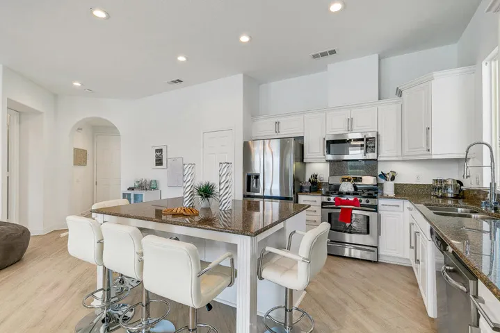 08 KITCHEN MLS