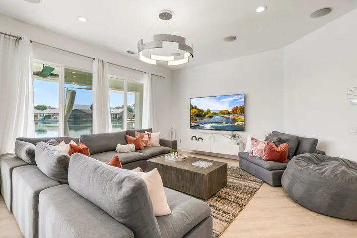 12 LIVING MLS