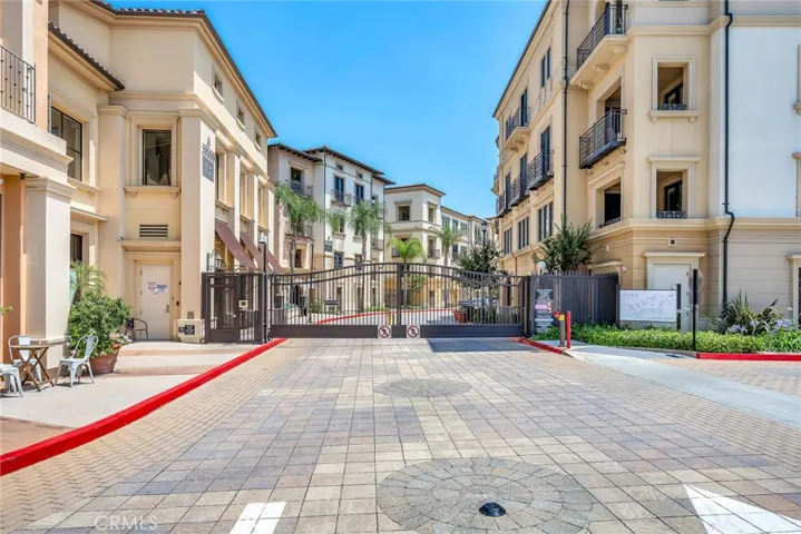 23500 Park Sorrento E22, Calabasas, California 91302