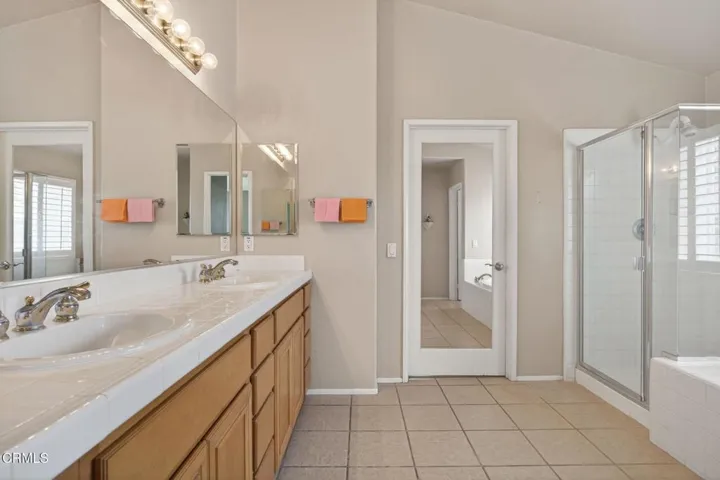 28-web-or-mls-Upmarketmedia_647Wal-082