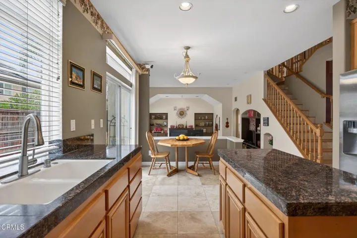 16-web-or-mls-Upmarketmedia_647Wal-049