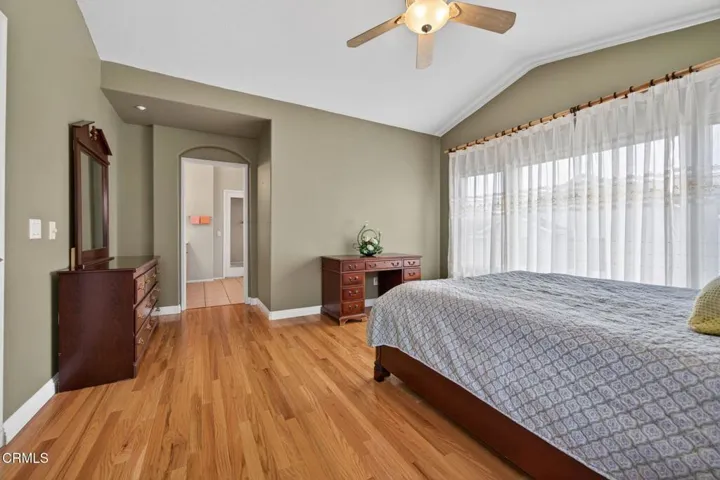 26-web-or-mls-Upmarketmedia_647Wal-076