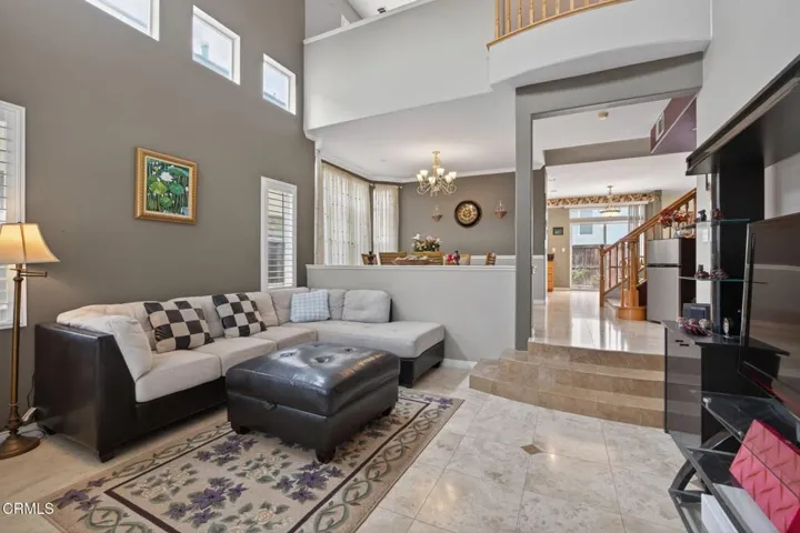 6-web-or-mls-Upmarketmedia_647Wal-020