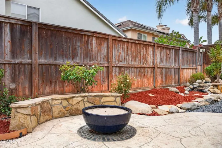 42-web-or-mls-Upmarketmedia_647Wal-124