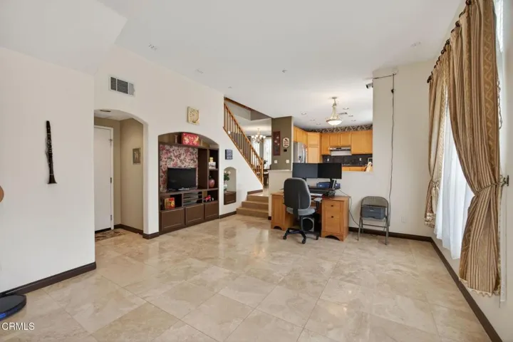 21-web-or-mls-Upmarketmedia_647Wal-061