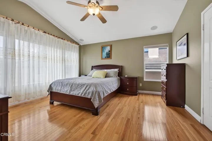 25-web-or-mls-Upmarketmedia_647Wal-075